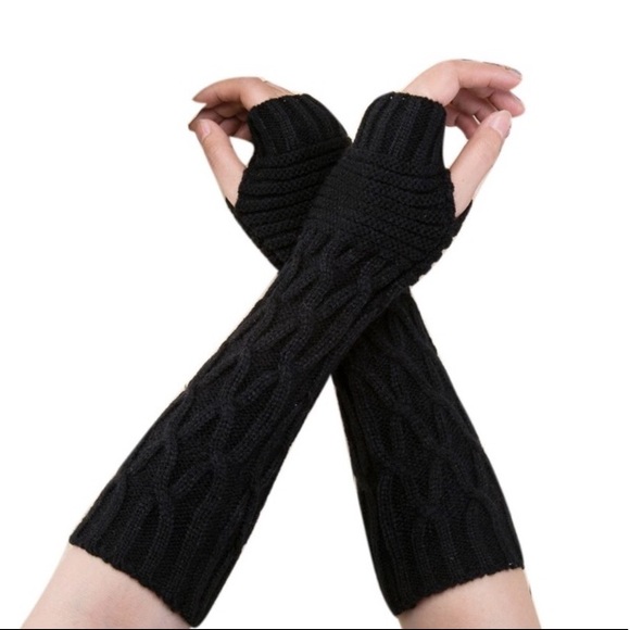 Accessories - New! Black Fingerless Gloves